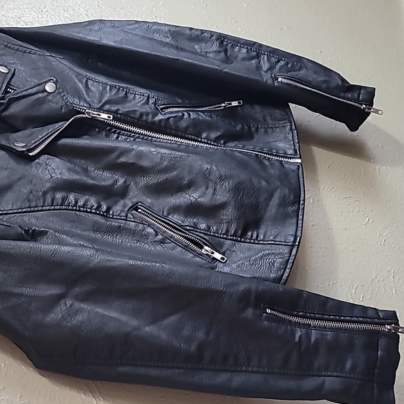 Moto jacket size M Black Zipper closure great pre-owned condition casual - Picture 3 of 13